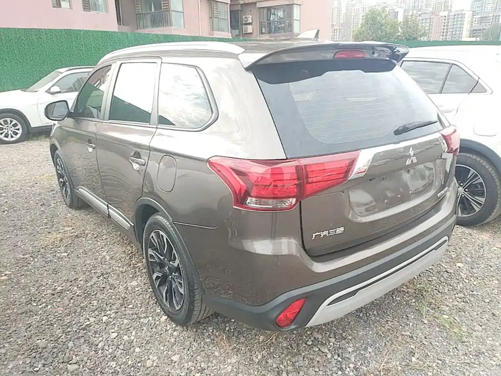 Mitsubishi Outlander — миниатюра 5