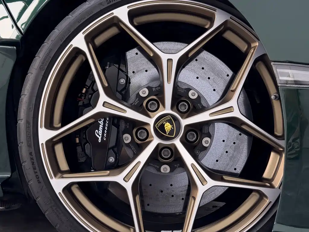 Lamborghini Revuelto — миниатюра 11