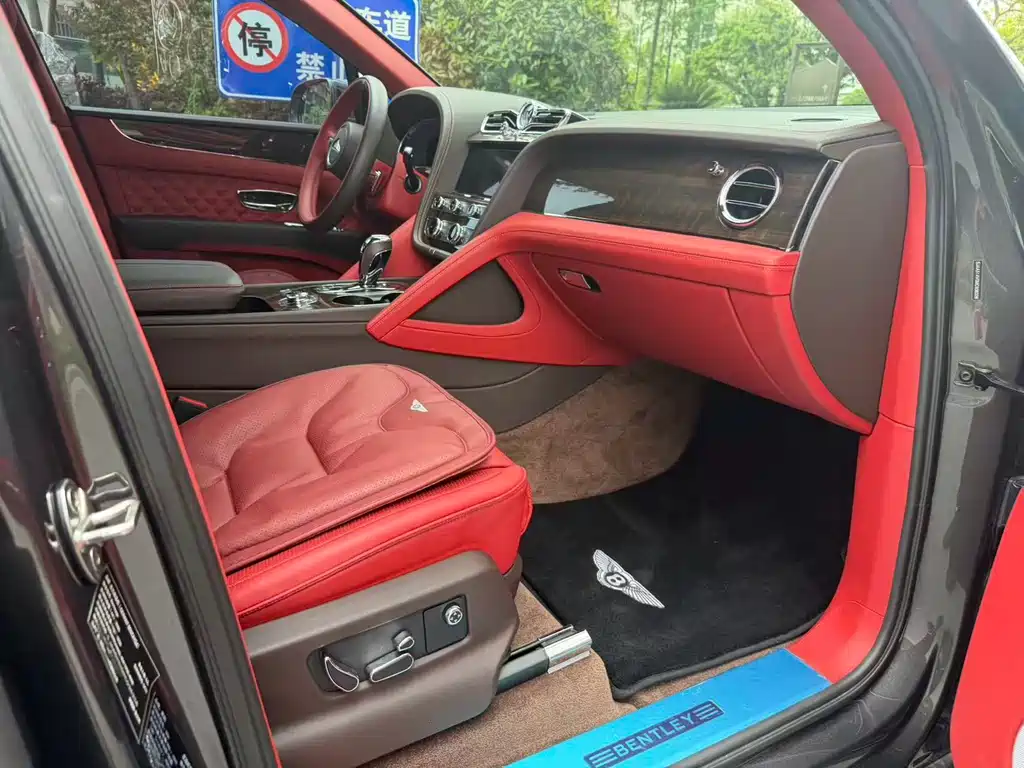 Bentley Bentayga — миниатюра 9