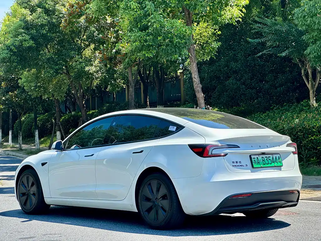 Tesla Model 3 — миниатюра 7