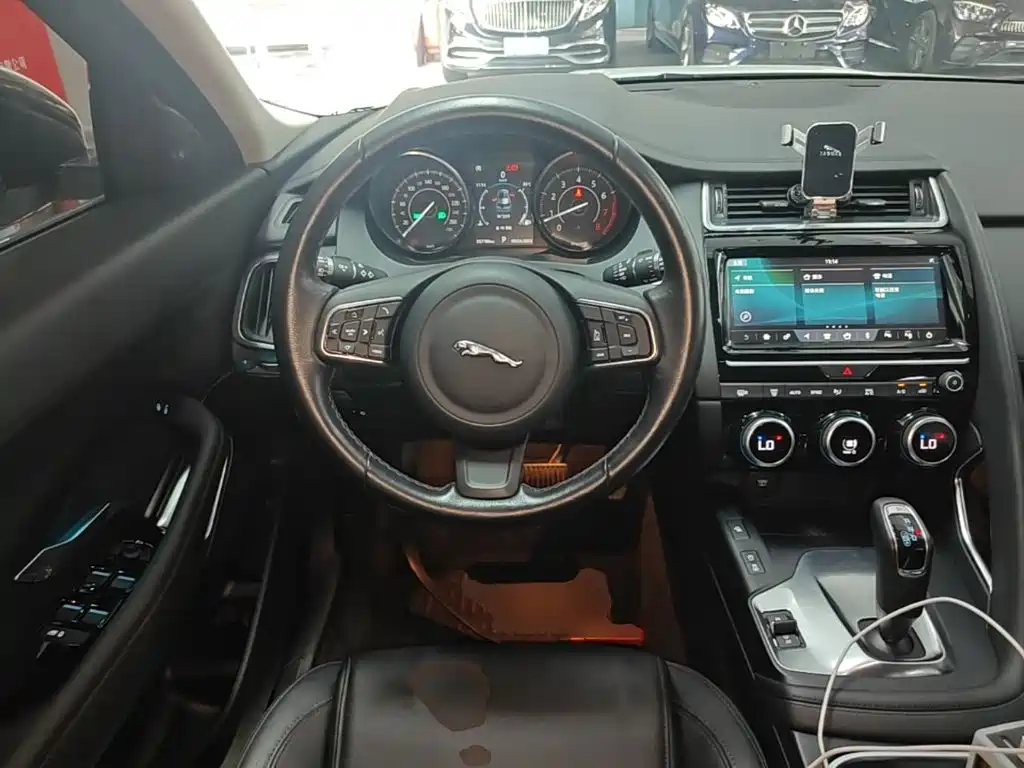 Jaguar E-PACE — миниатюра 11