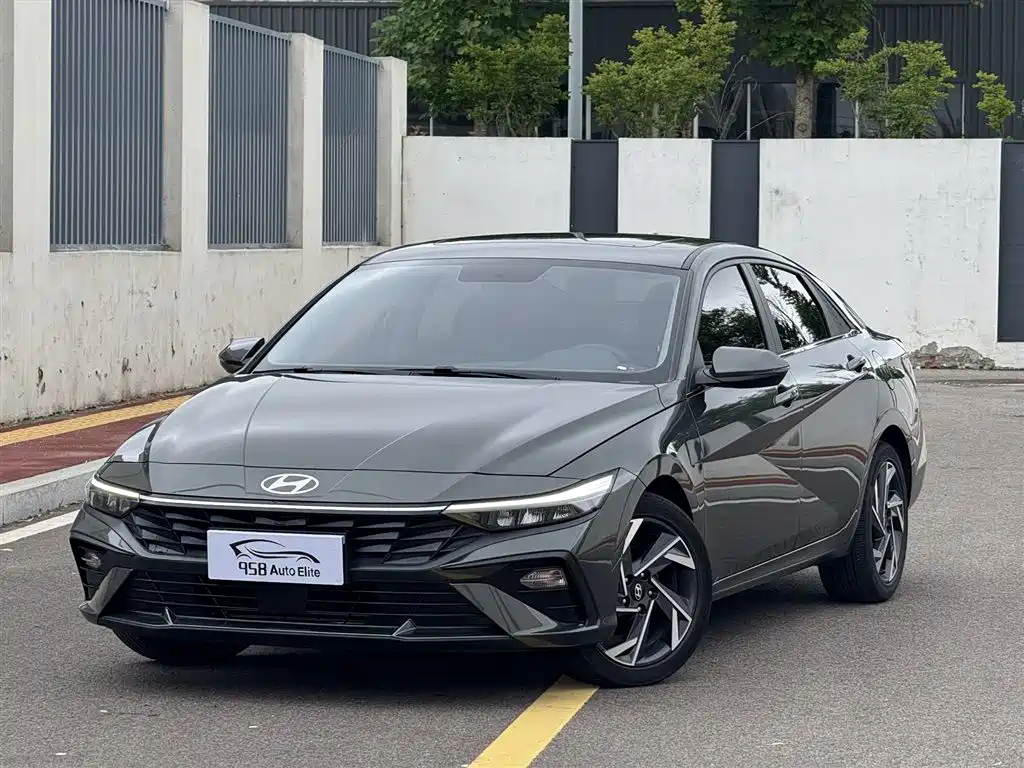 Купить Hyundai Elantra