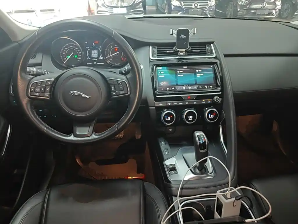 Jaguar E-PACE — миниатюра 10