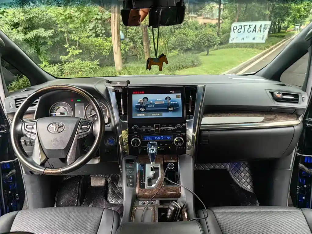 Toyota Vellfire 2020 2.5L HV Luxury