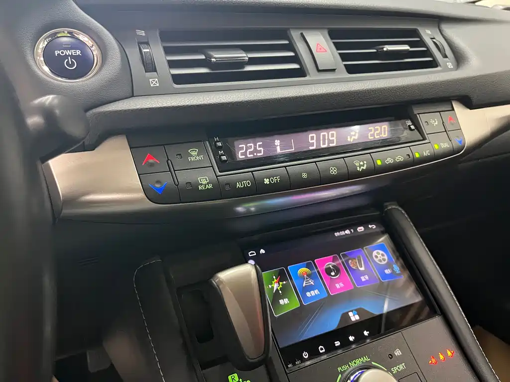 Lexus CT — миниатюра 11