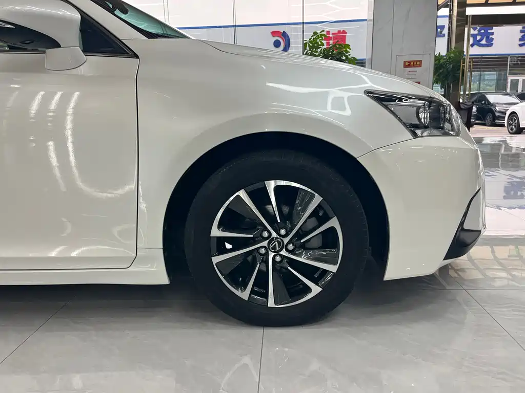 Lexus CT — миниатюра 15