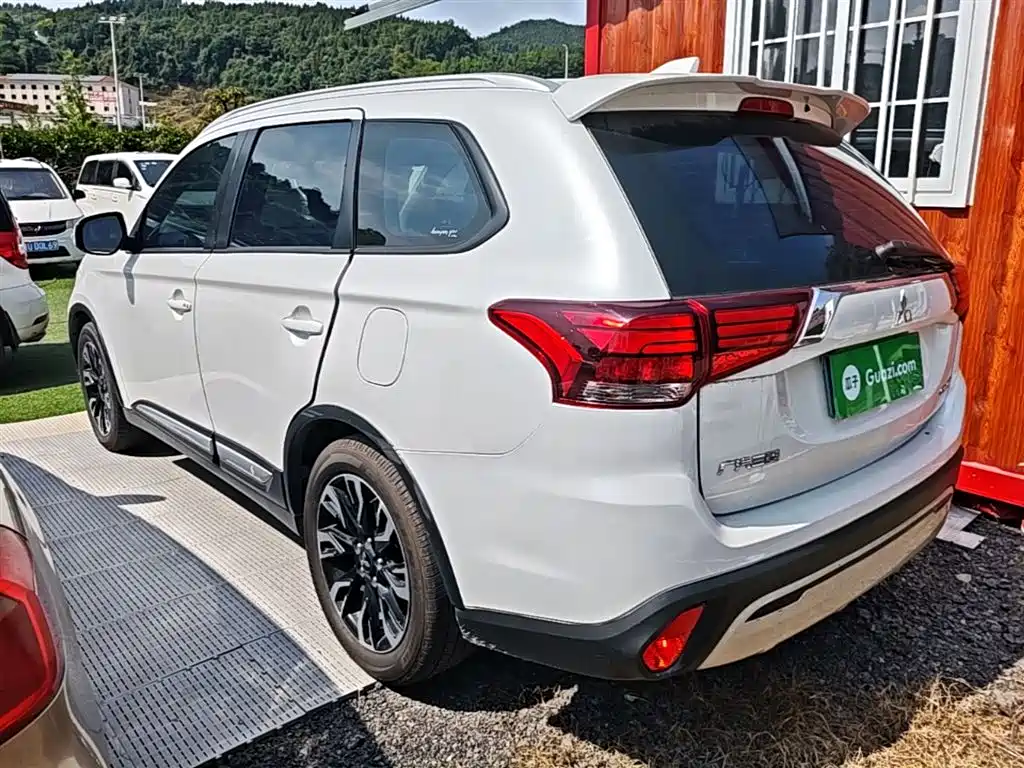 Mitsubishi Outlander 2019 2.0L Enjoy 5 мест V