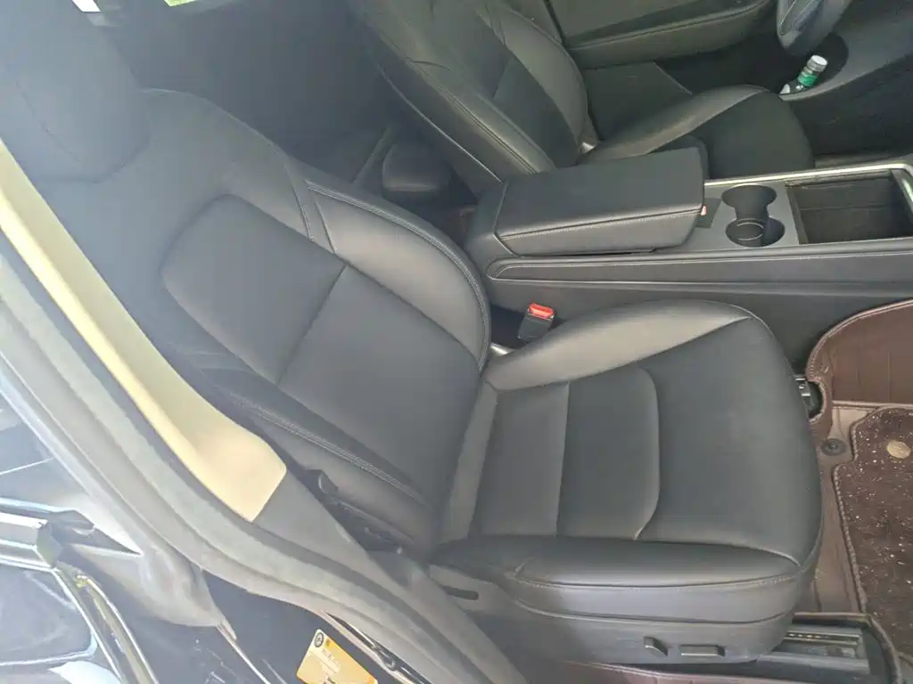 Tesla Model Y — миниатюра 25