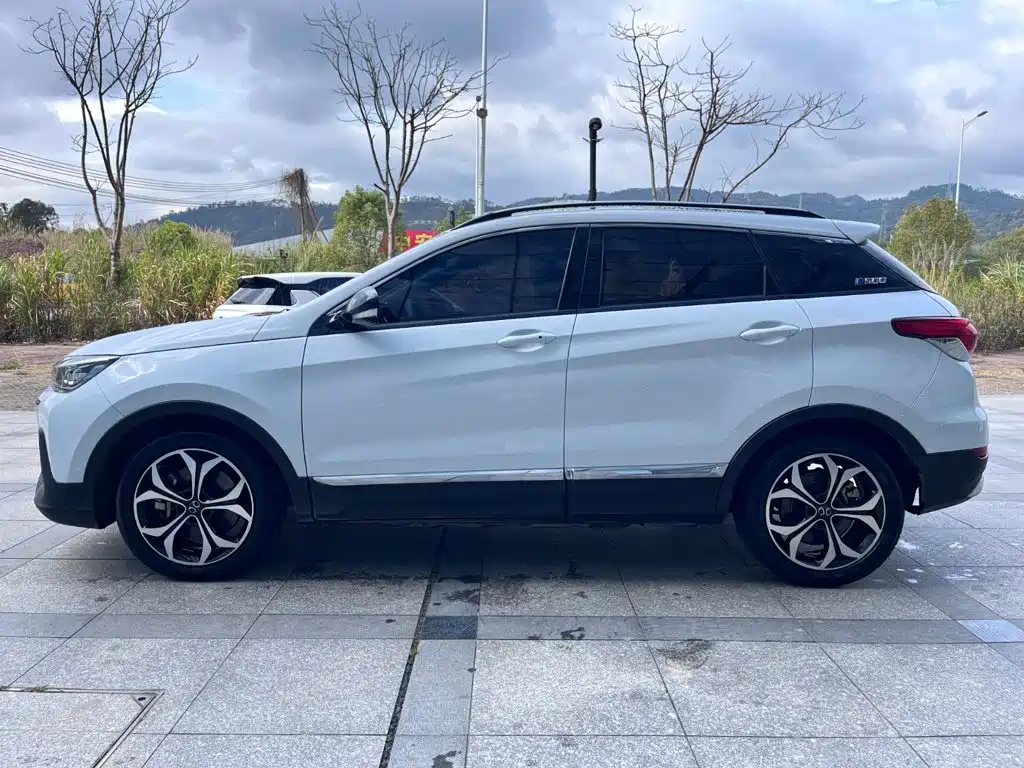 BAIC EX5 — миниатюра 3