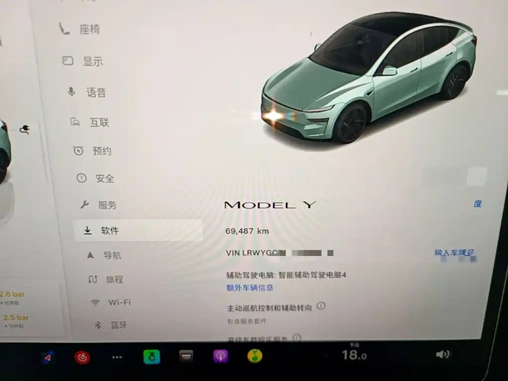 Tesla Model Y — миниатюра 12