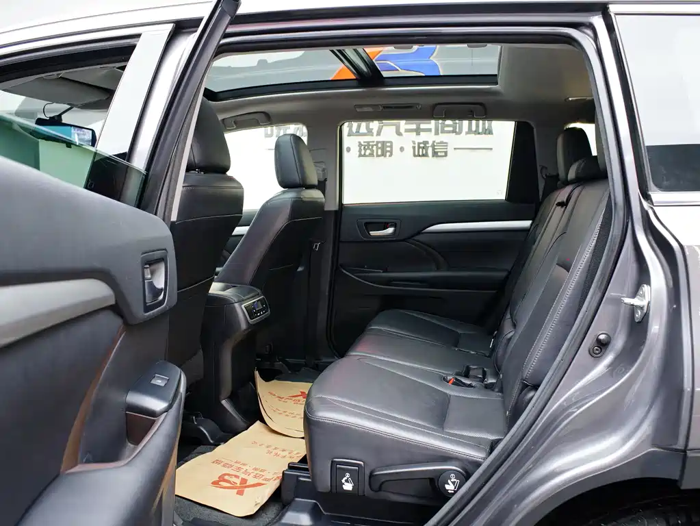 Toyota Highlander 2015 2.0T Luxury 7 мест