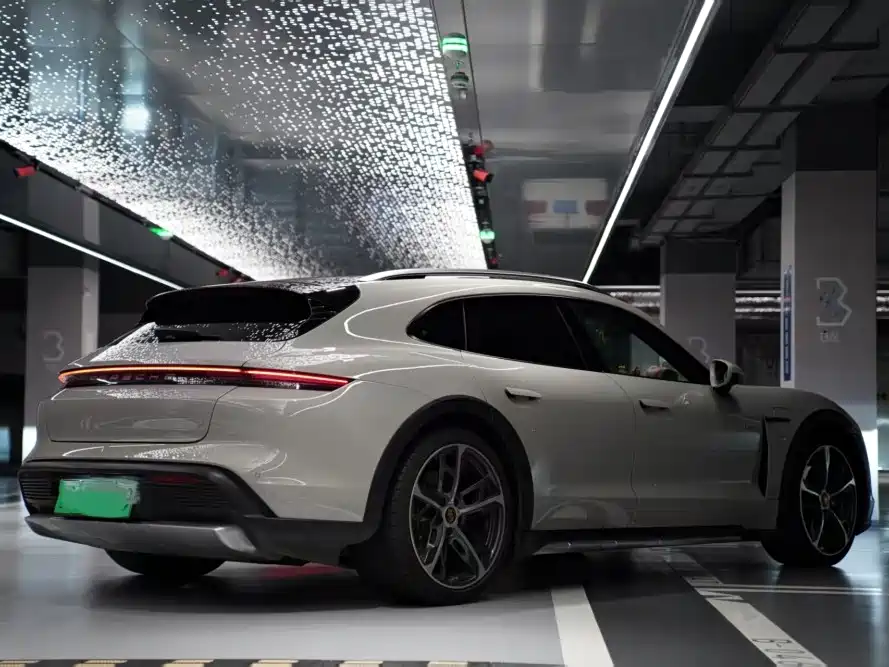 Porsche Taycan — миниатюра 7