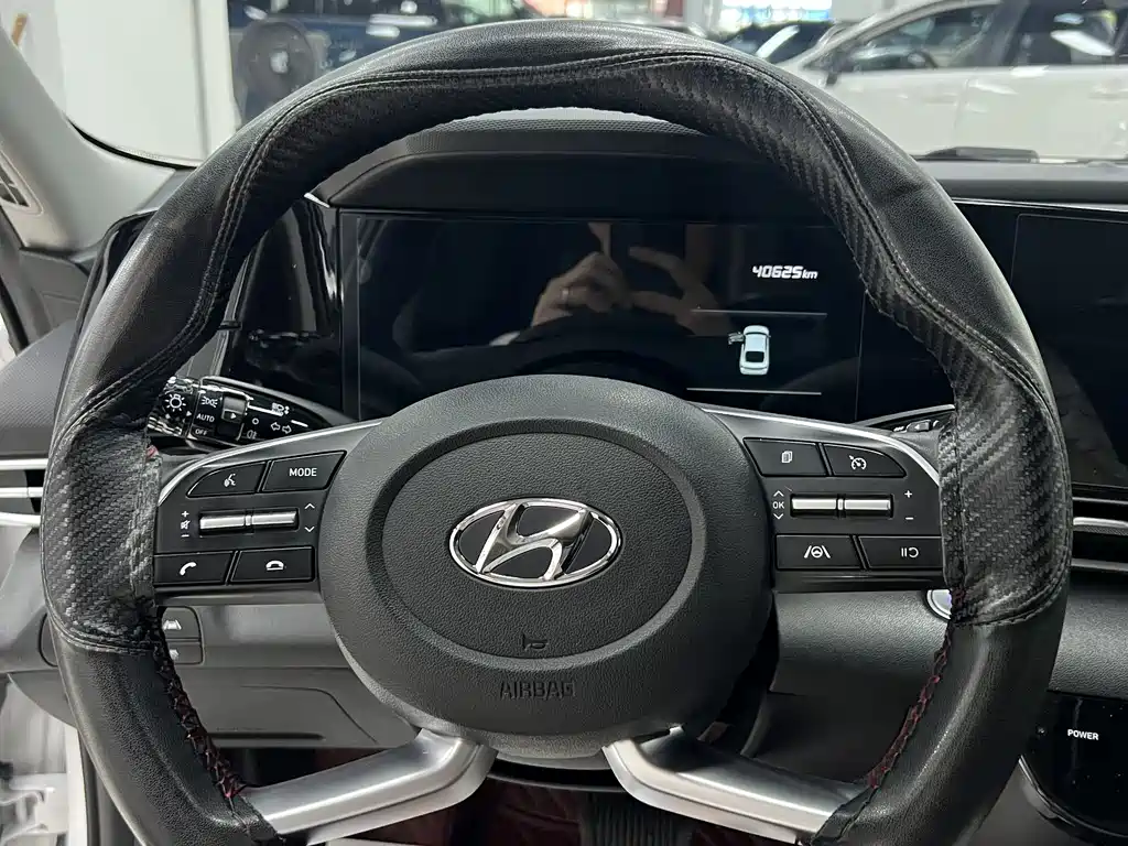 Hyundai Elantra 2023 1.5L CVT LUX Luxury
