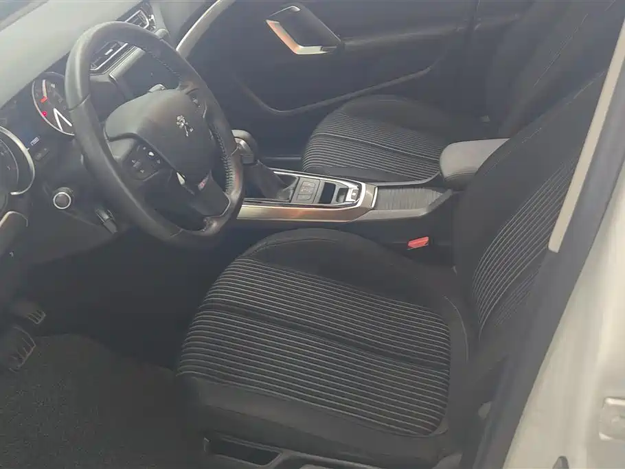 Peugeot 408 2016 1.6T AT Luxury