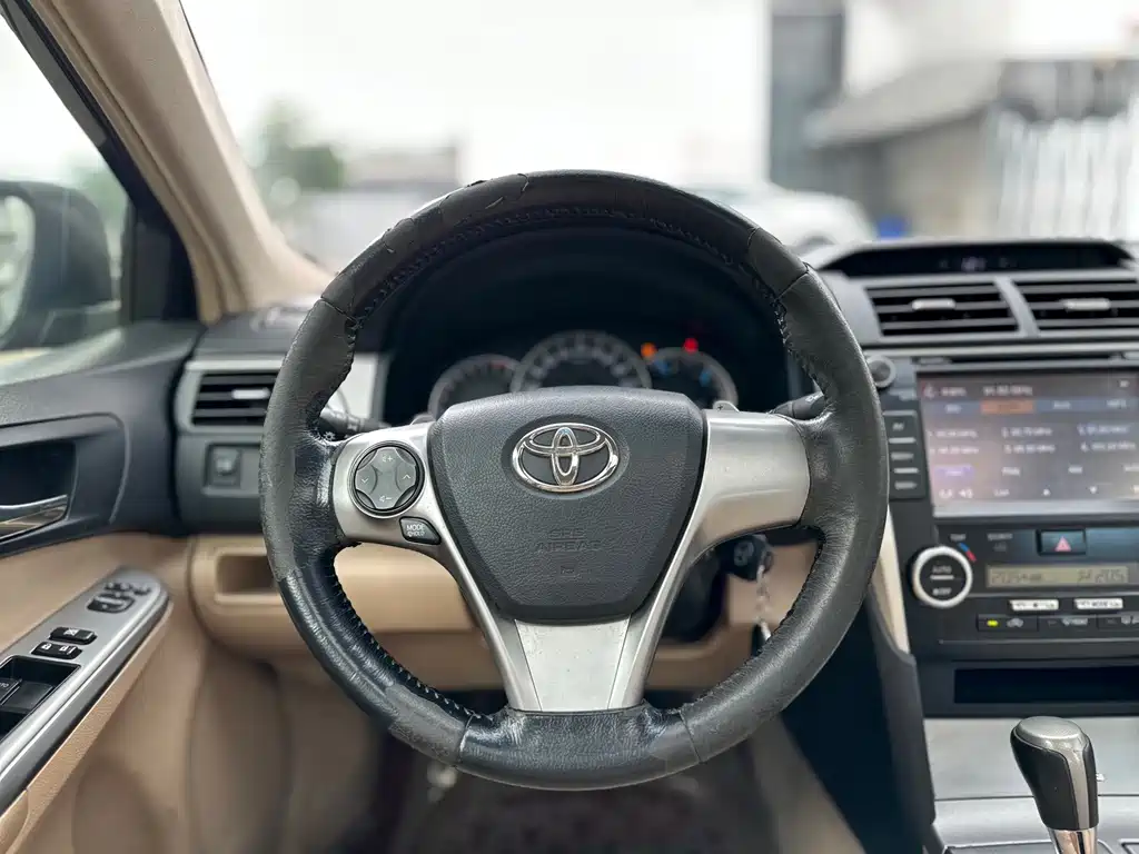 Toyota Camry — миниатюра 20