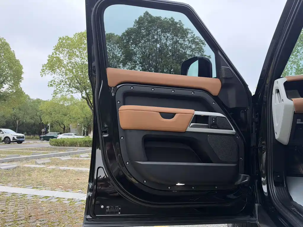Land Rover Defender — миниатюра 11