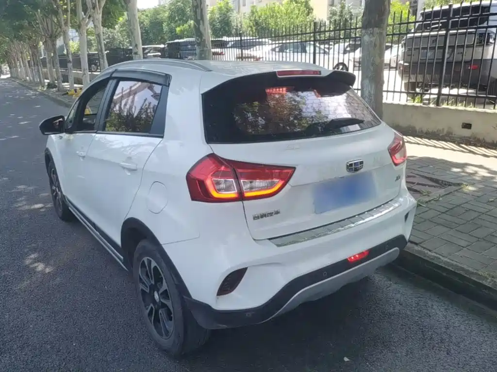 Geely Vision X3 — миниатюра 5