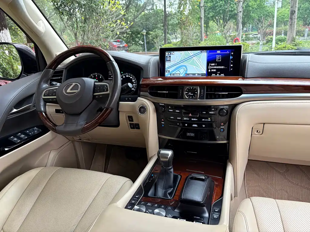 Lexus LX — миниатюра 15