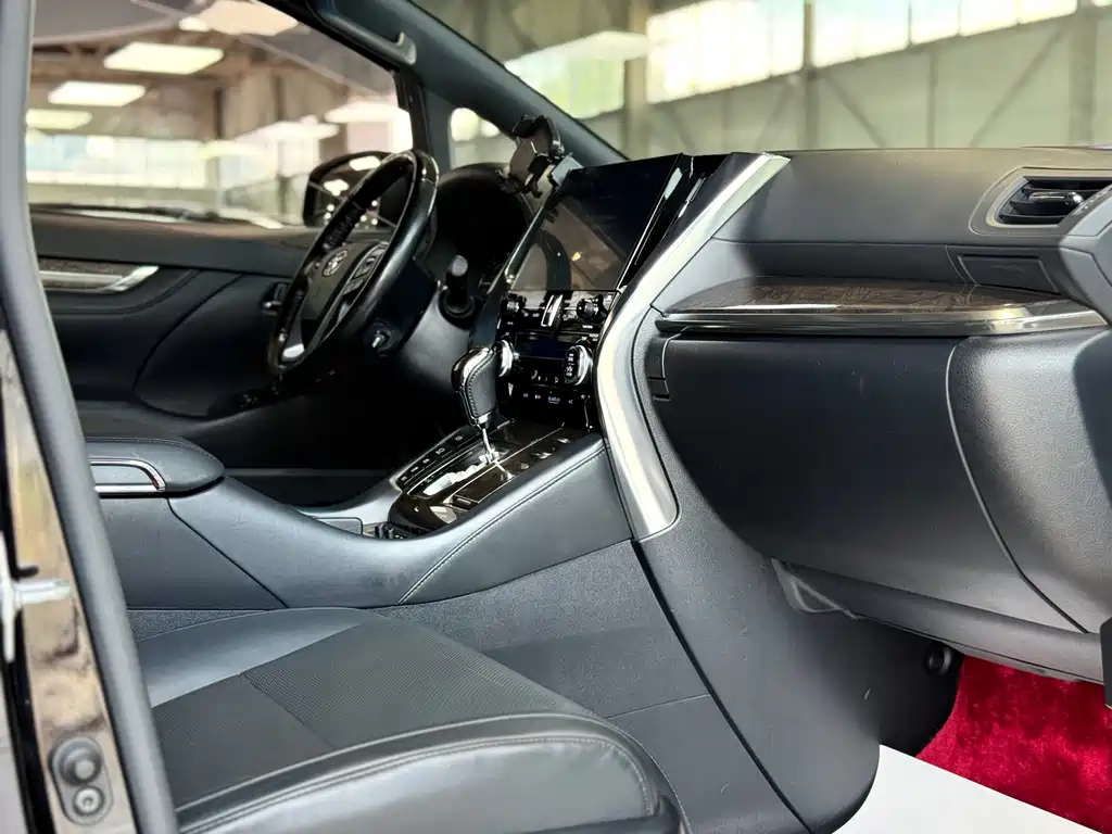 Toyota Vellfire — миниатюра 14