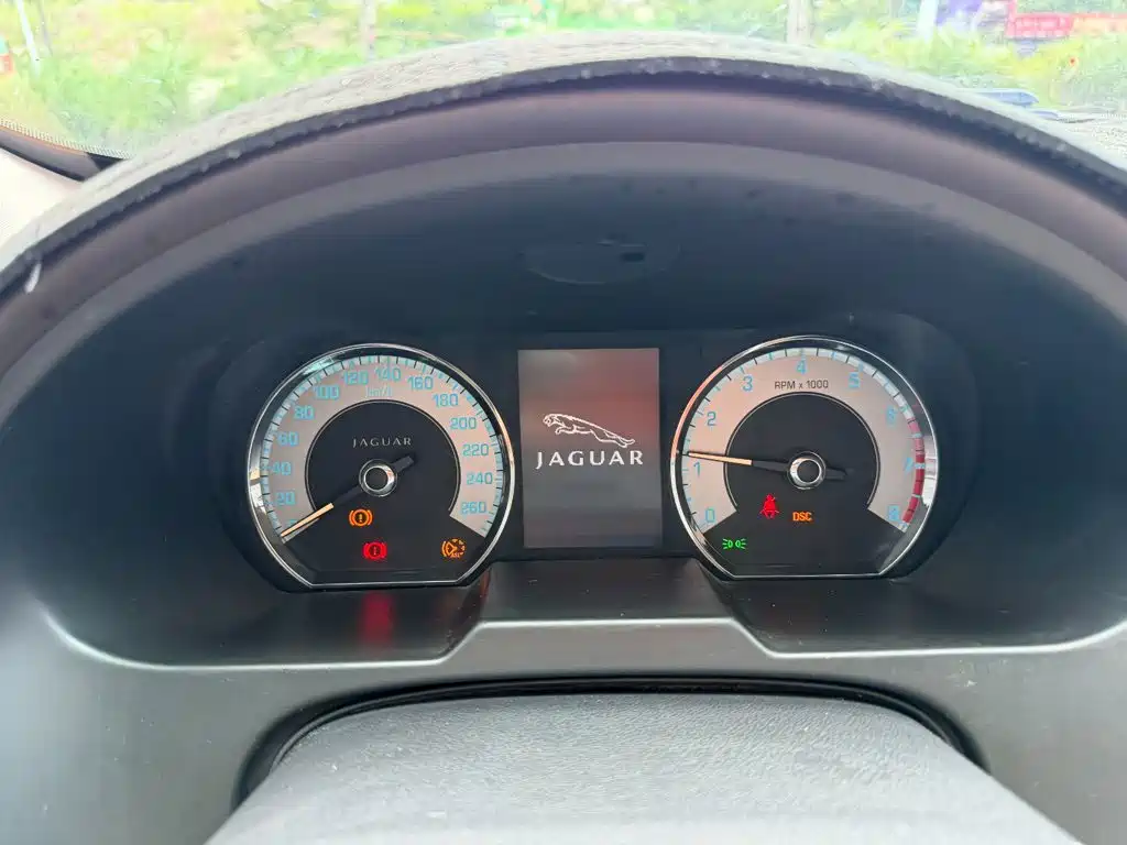 Jaguar XF — миниатюра 18
