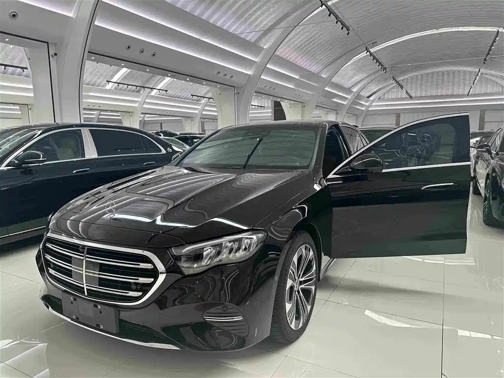 Mercedes-Benz E-Class — миниатюра 5