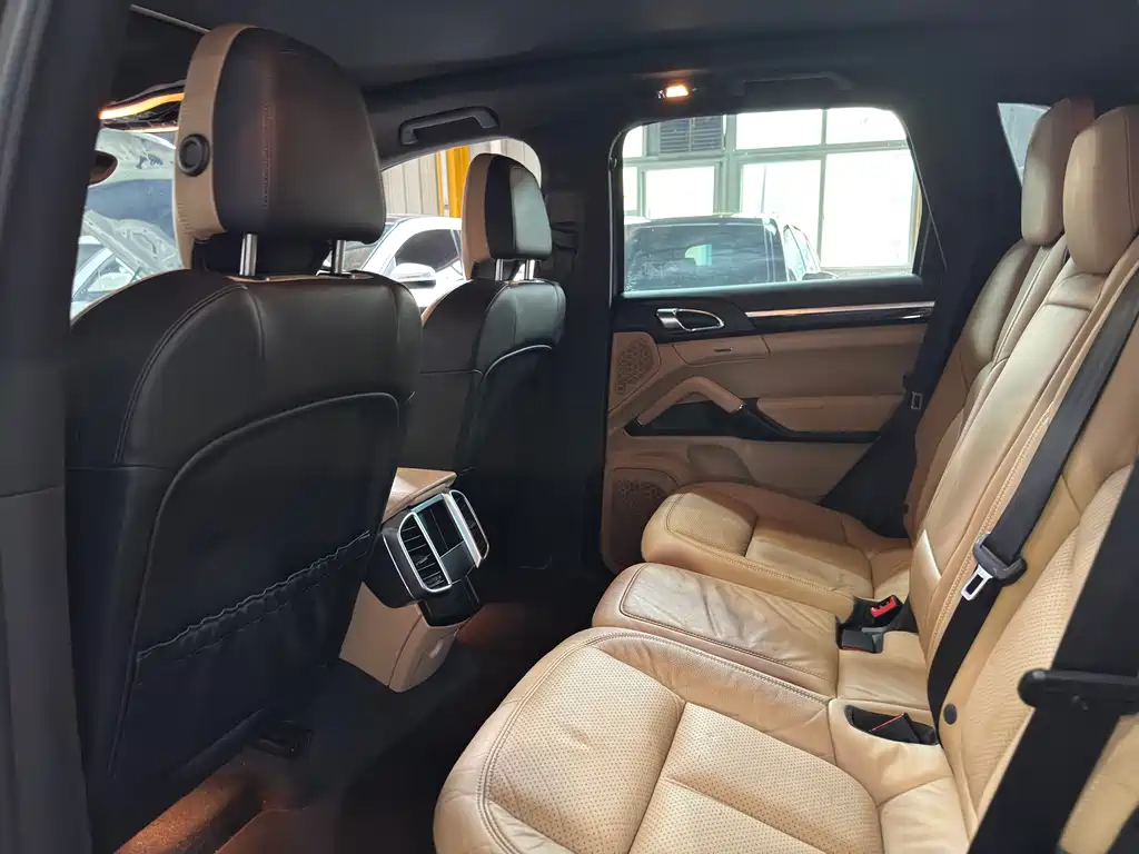 Porsche Cayenne — миниатюра 5