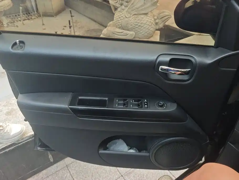 Jeep Compass (Import) — миниатюра 7