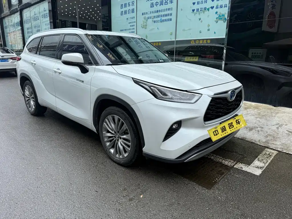 Toyota Highlander 2022 2.5L Luxury 7 мест