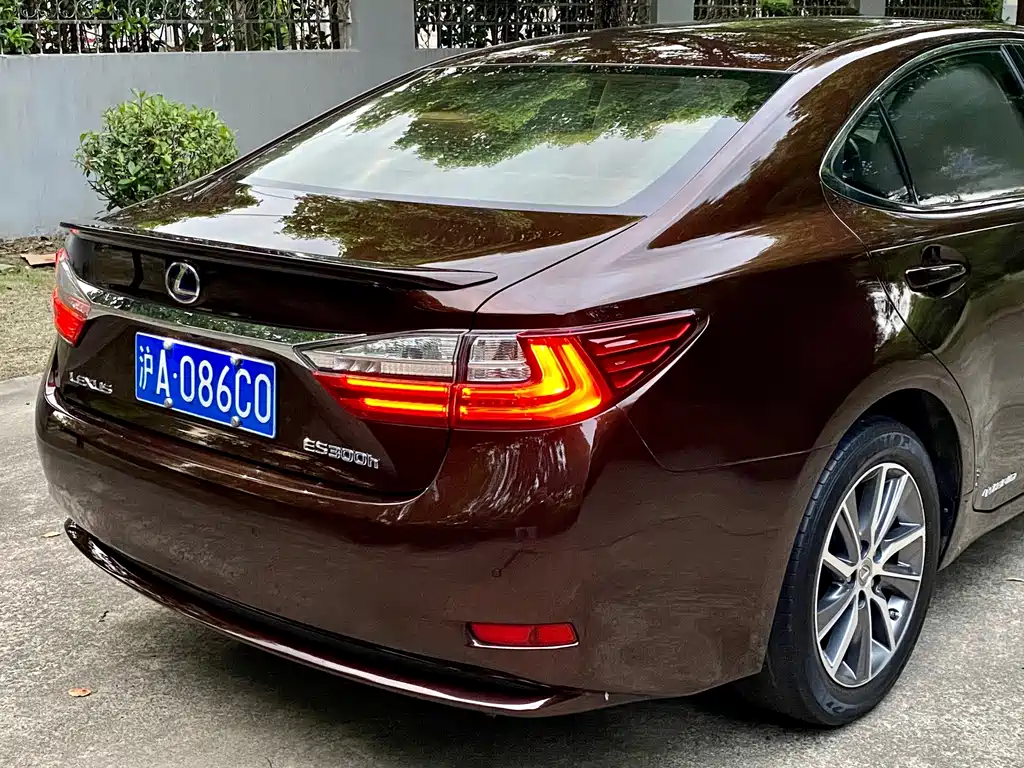 Lexus ES — миниатюра 8