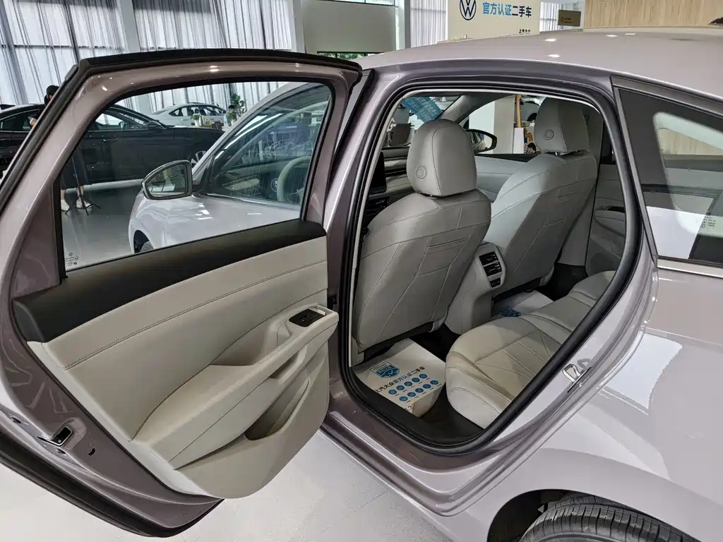 Volkswagen Lavida — миниатюра 10