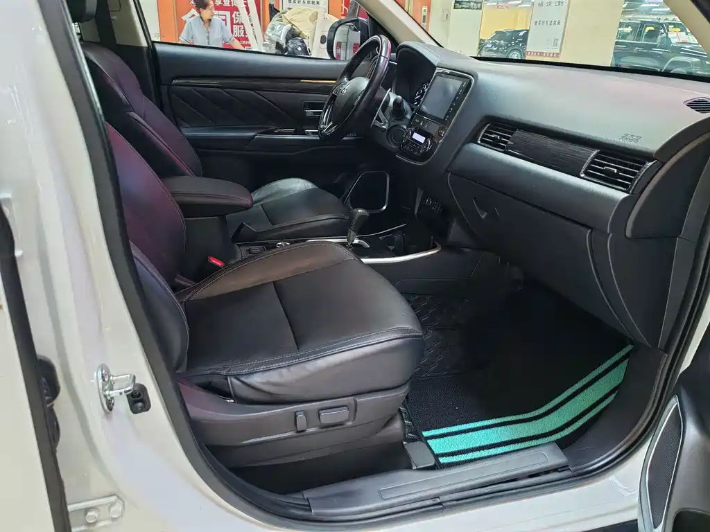 Mitsubishi Outlander — миниатюра 17