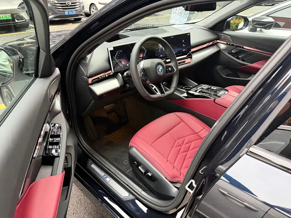 BMW 5 Series — миниатюра 4