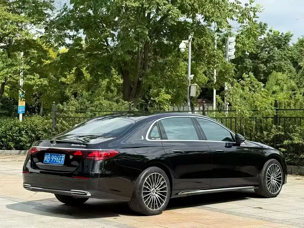 Mercedes-Benz E-Class — миниатюра 5