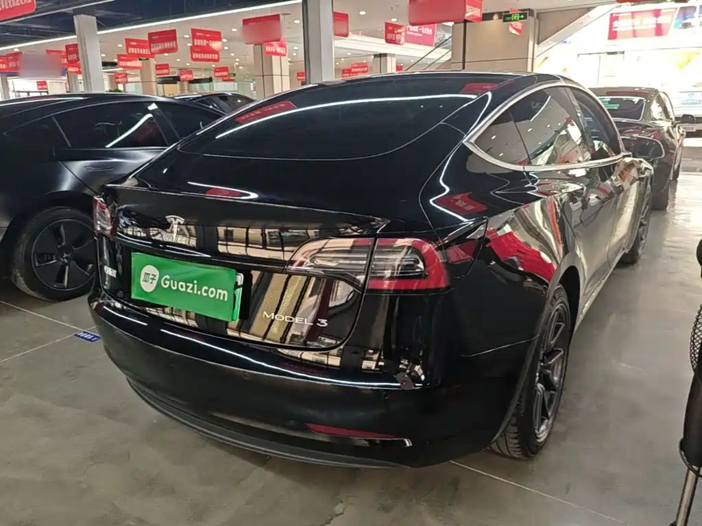 Tesla Model 3 — миниатюра 7
