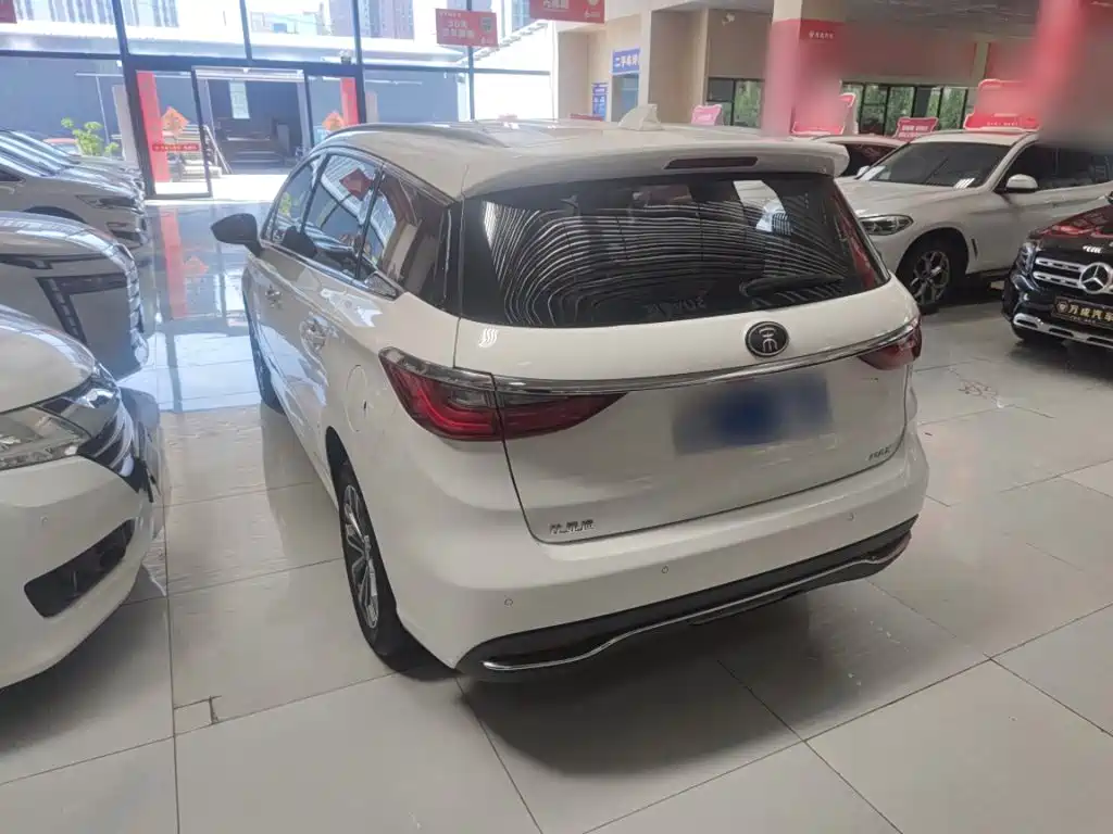 BYD MAX — миниатюра 17