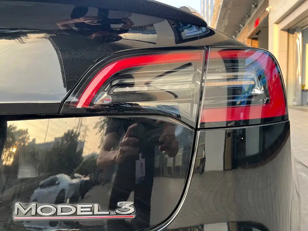 Tesla Model 3 — миниатюра 15