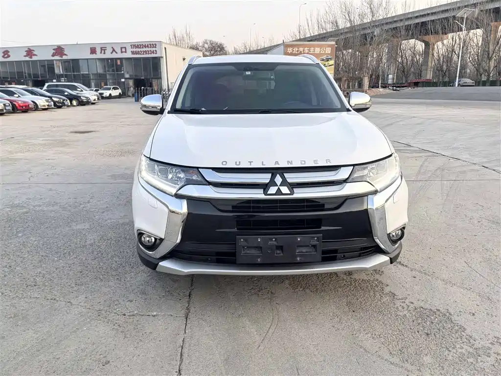 MITSUBISHI OUTLANDER