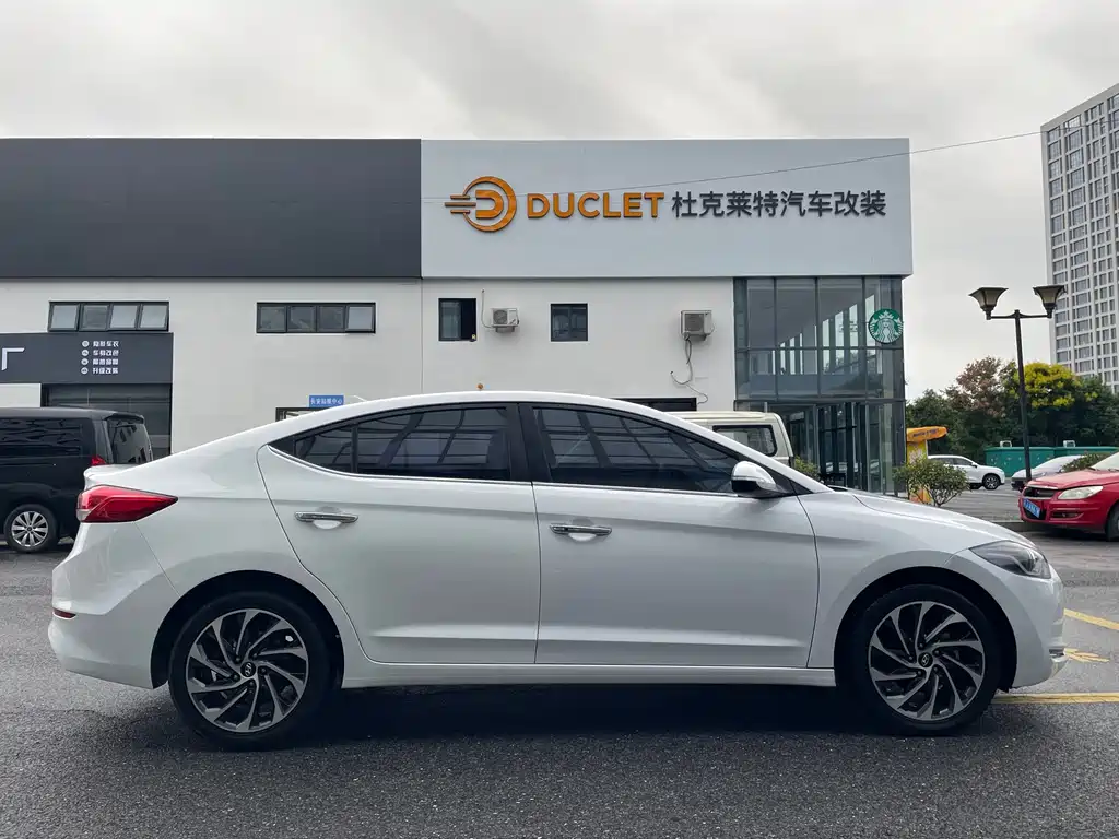 Hyundai Elantra — миниатюра 17