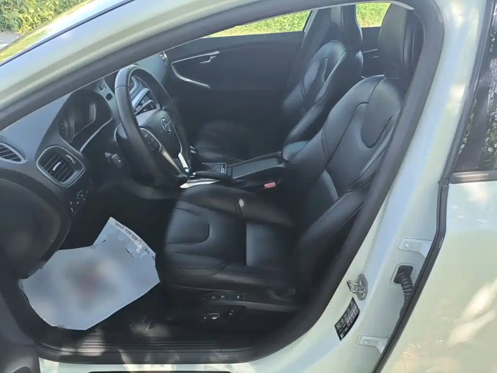 Volvo V40 — миниатюра 15