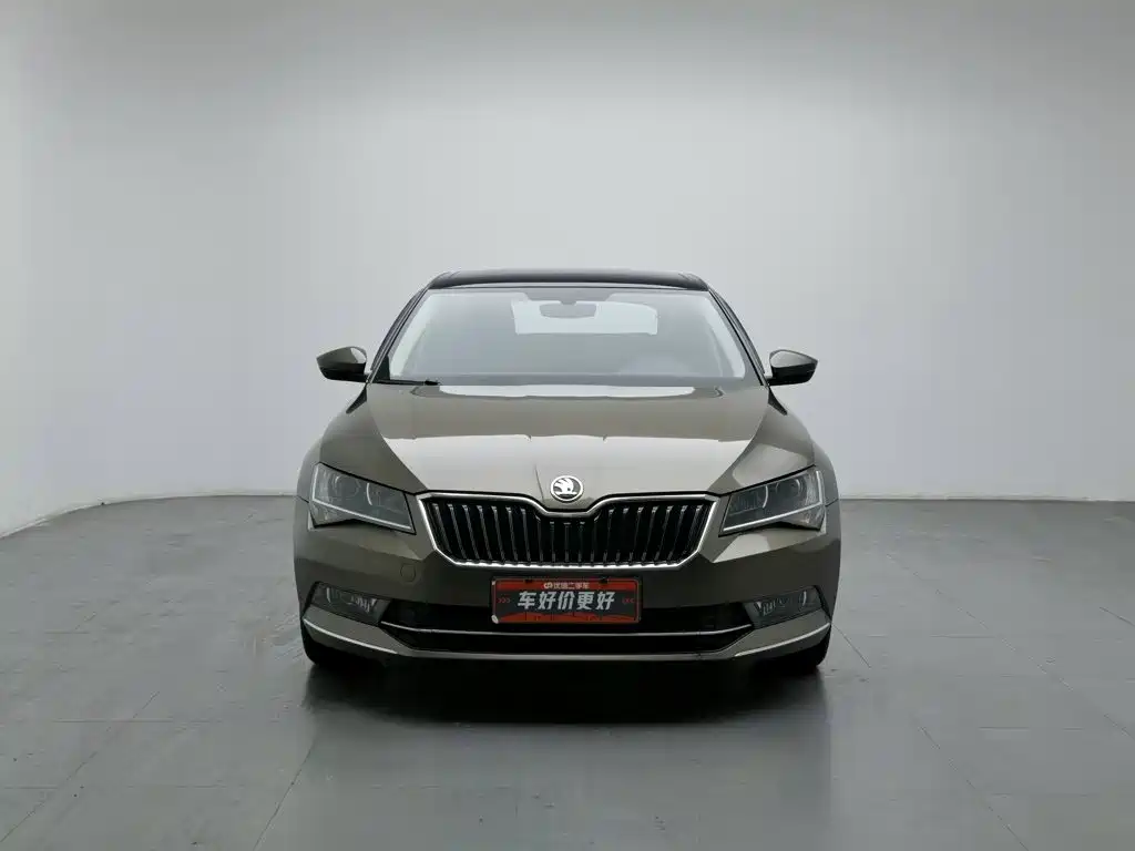 Skoda Superb — миниатюра 3