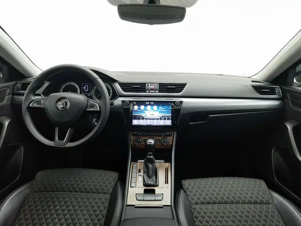 Skoda Superb — миниатюра 5