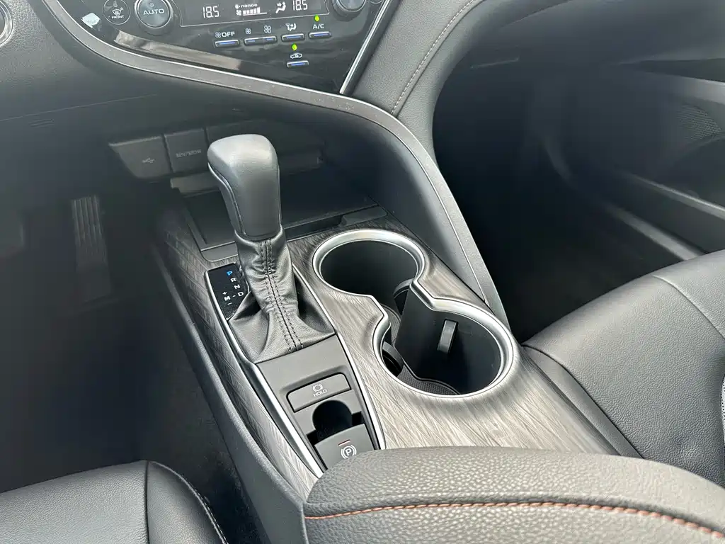 Toyota Camry — миниатюра 24