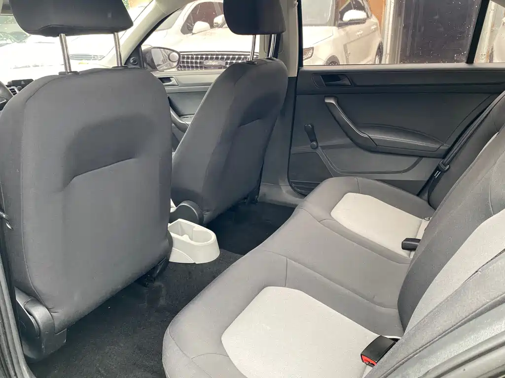 Skoda Rapid 2013 1.6L MT
