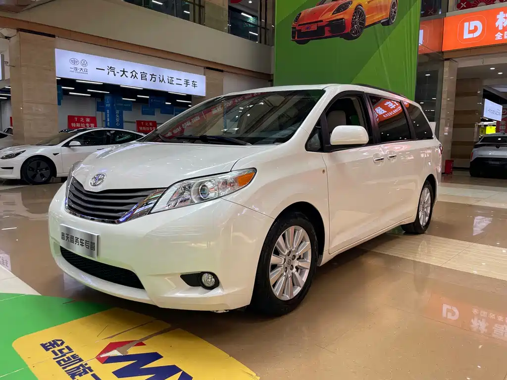 Toyota Sienna — миниатюра 3