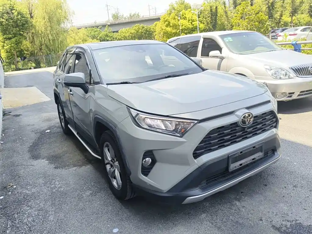 Toyota RAV4 — миниатюра 4
