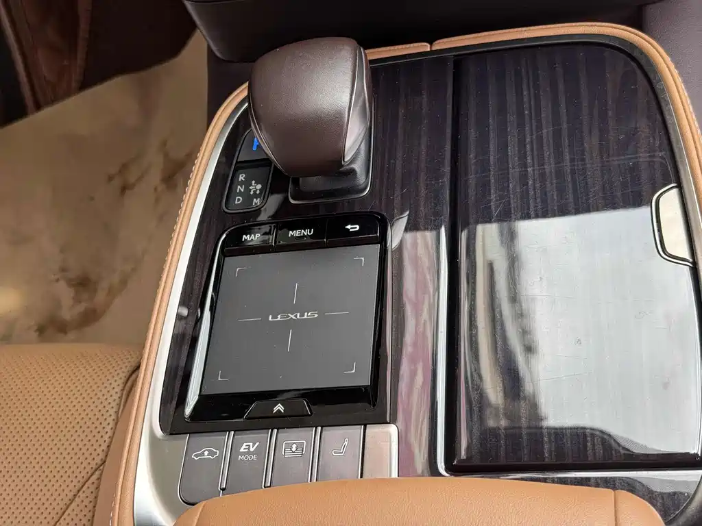 Lexus LS — миниатюра 22