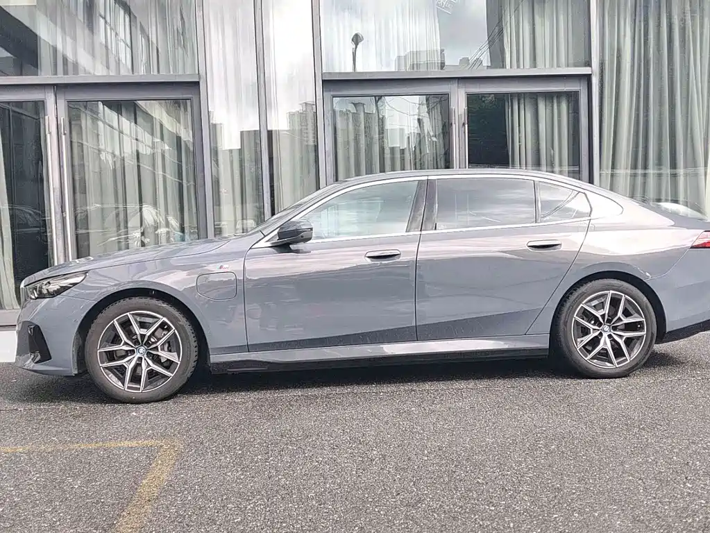 BMW i5 — миниатюра 4