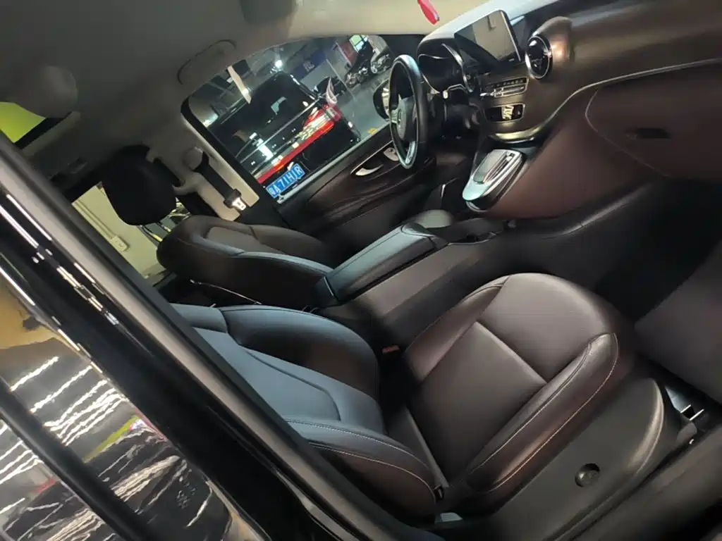 Mercedes-Benz V-Class — миниатюра 25