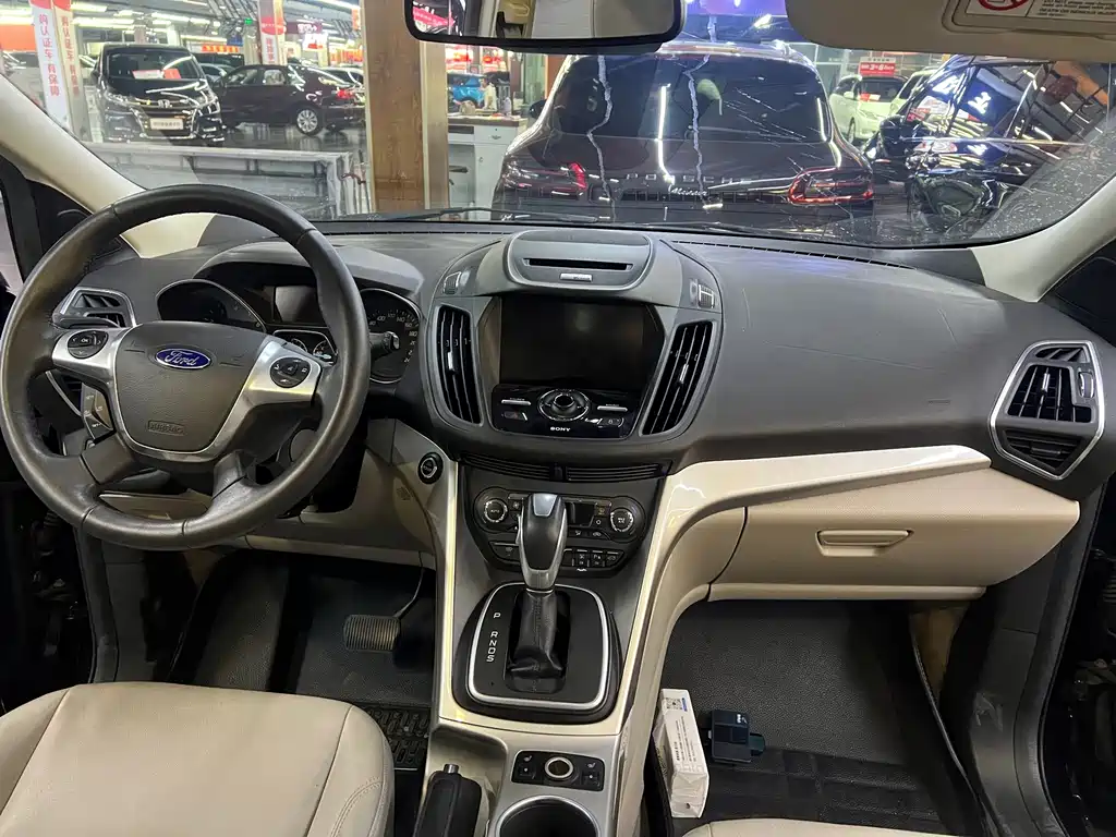 Ford Kuga — миниатюра 10