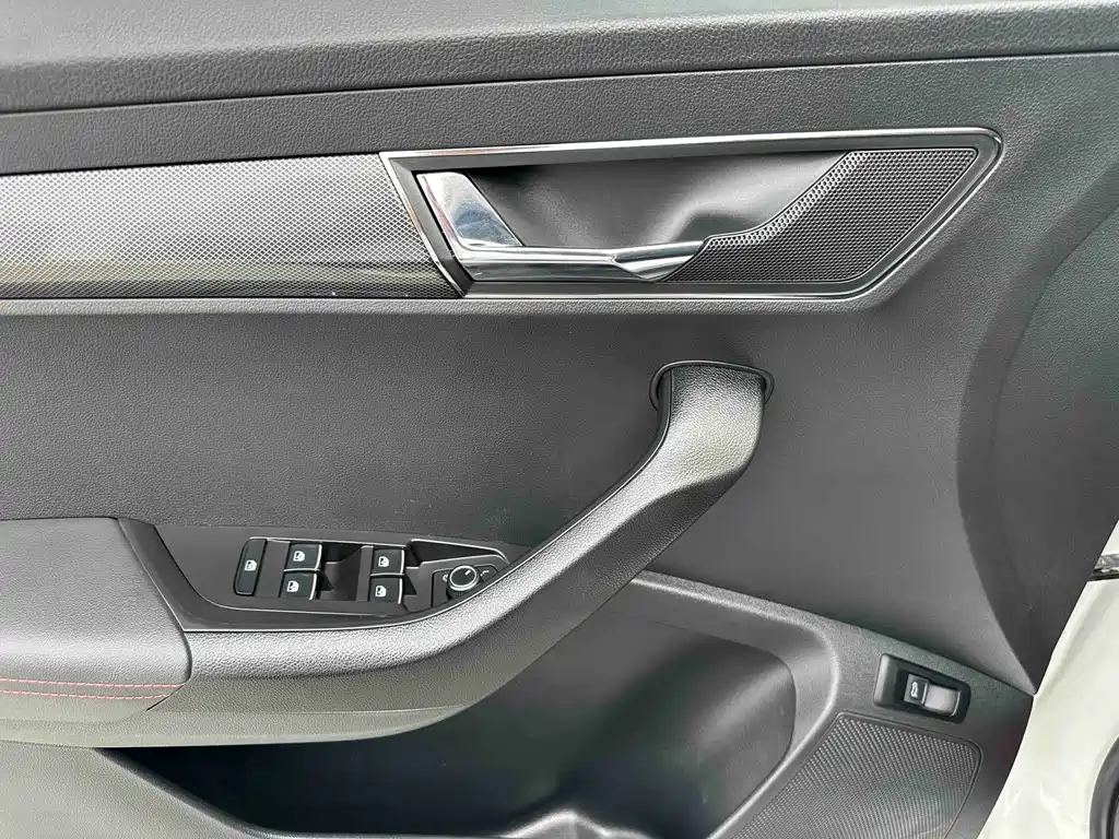 Skoda Karoq — миниатюра 13